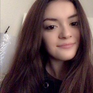 Meet your Posher, Kayla